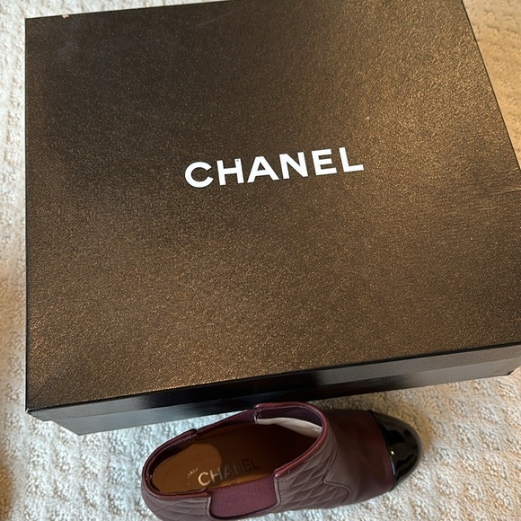 CHANEL Quilted Boots Burgundy and Black Toe Preloved Pristine condition - Picture 12 of 13